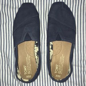 Women’s size 5.5 navy blue Toms